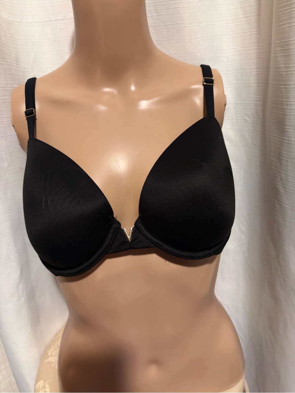 Victoria’s Secret 34D Black Demi Cup Lightly Lined   Smooth Very Sexy Plunge Bra